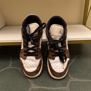Jordan Kids Sneakers in Brown and White